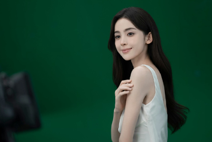 呼喊与细语 封面